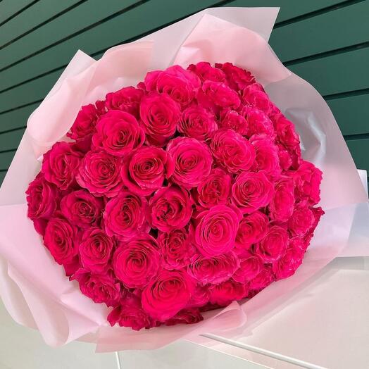Ramo de 51 rosas carmesí