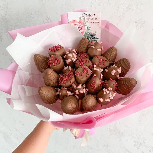Bouquet of strawberries and bananas in chocolate
