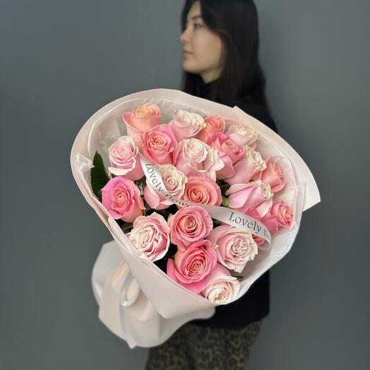 Букет роз в стильном оформление