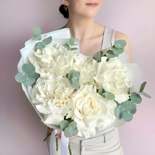Нежный букет белые французские розы и эвкалипт (нб 260)