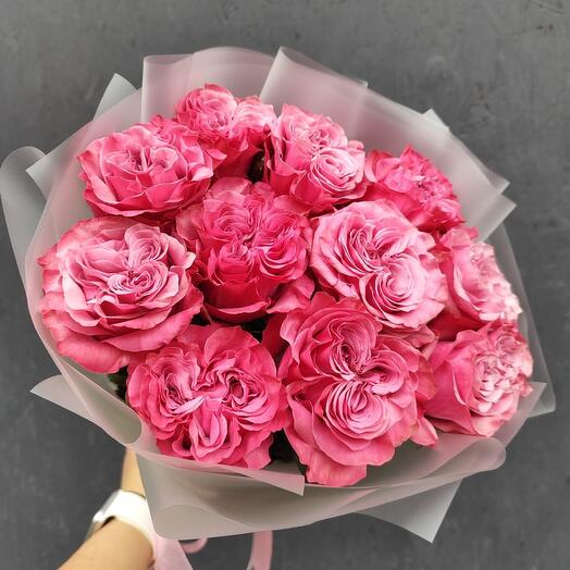 Букет из 11 розовых пионовидных роз Кантри Блюз