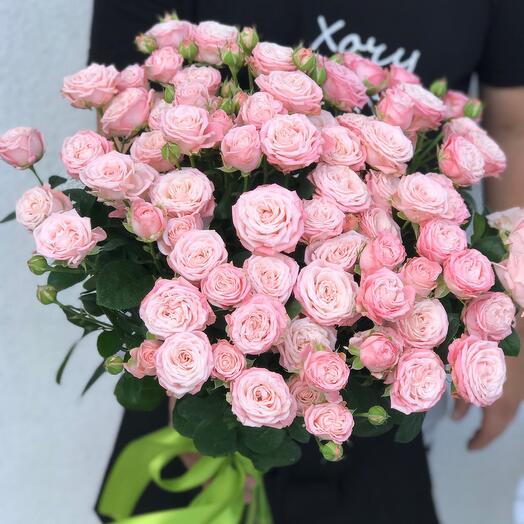 Monobucket made of bush roses "Madame Bombastic"