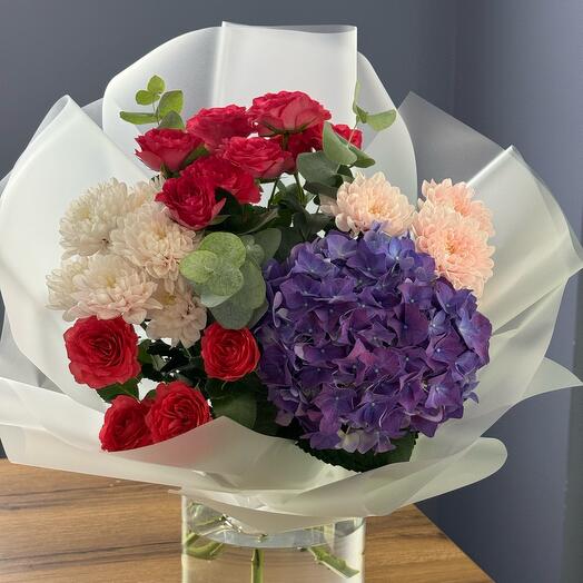 Bright mix with hydrangea