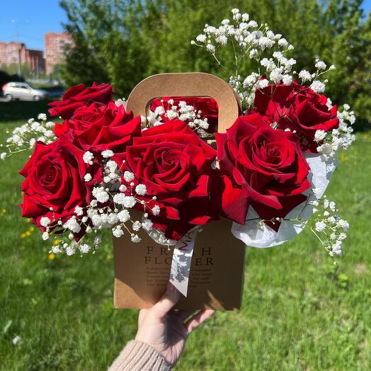 Цветы в коробке композиция с французскими розами