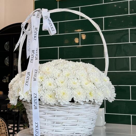 Хризантемы в корзине