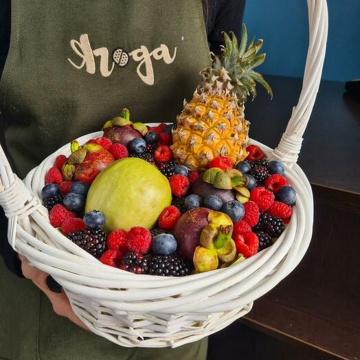 Корзина с фруктами из Таиланда