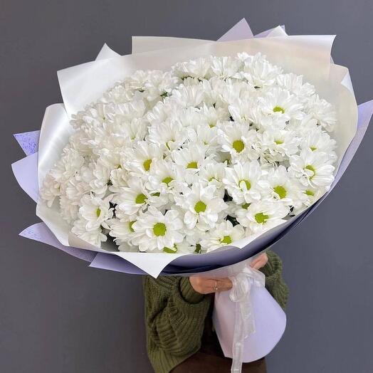 Bouquet of white chrysanthemums