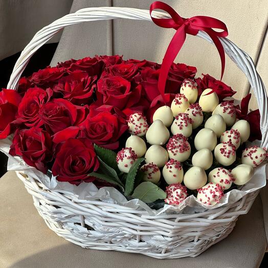 Корзина из клубники в шоколаде