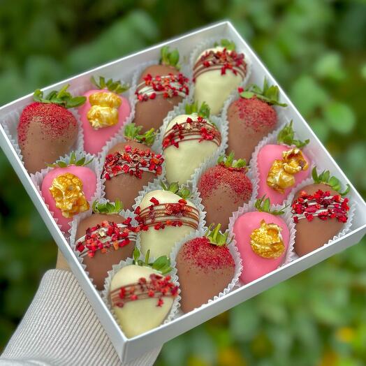 Клубника в шоколаде "Cherry Love" - S (9-20 ягод)