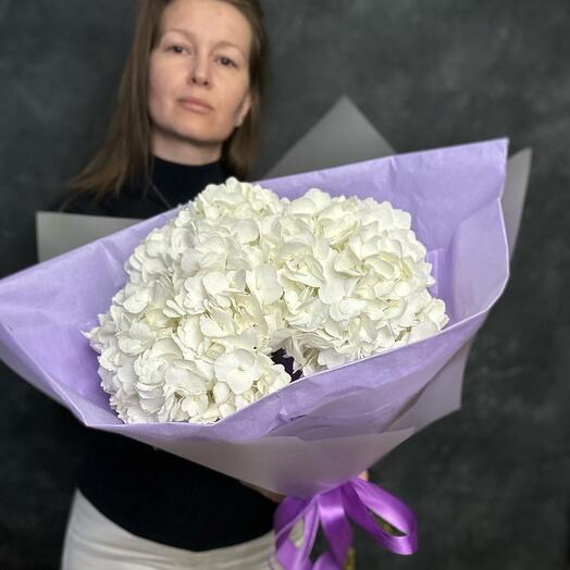 Букет из 3 белых гортензий