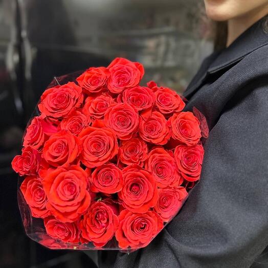 Розы алые 25шт