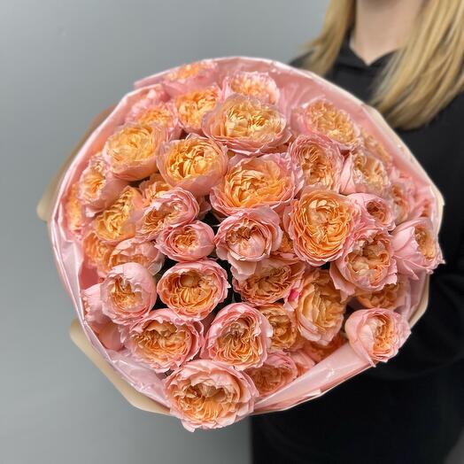 11 peach bushy peony-shaped roses in a stylish design