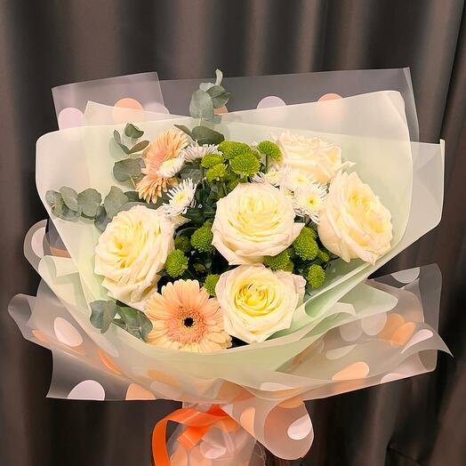 Букет білих троянд