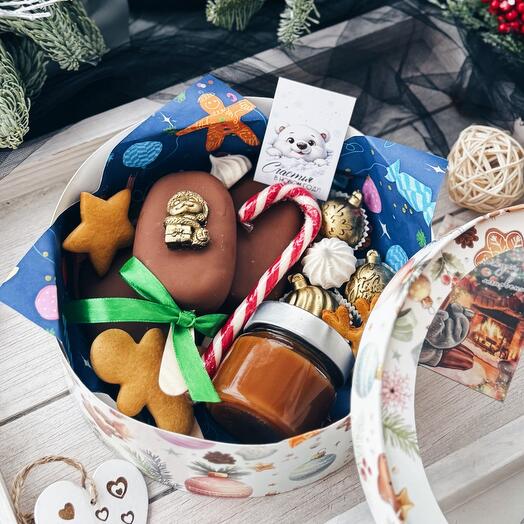 Новогодний бокс сладостей