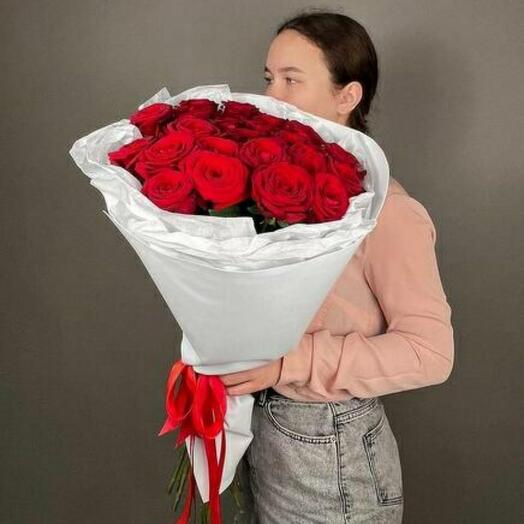 Букет из 25 красных роз сорта Ред наоми