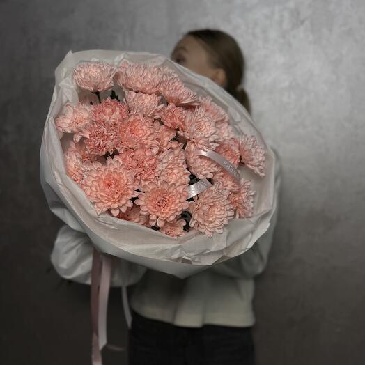 Mono de crisantemos y Dianthus