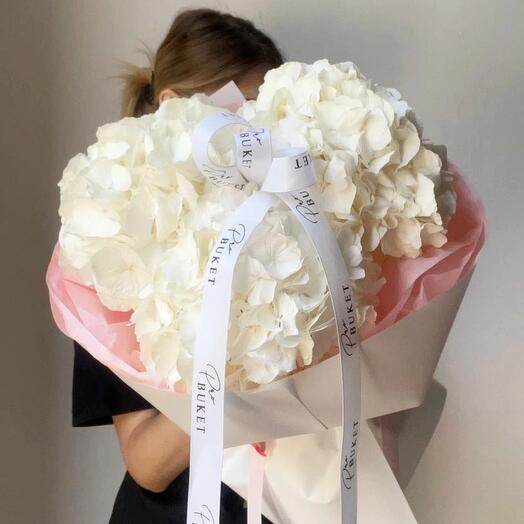 Букет из 3 белых гортензий