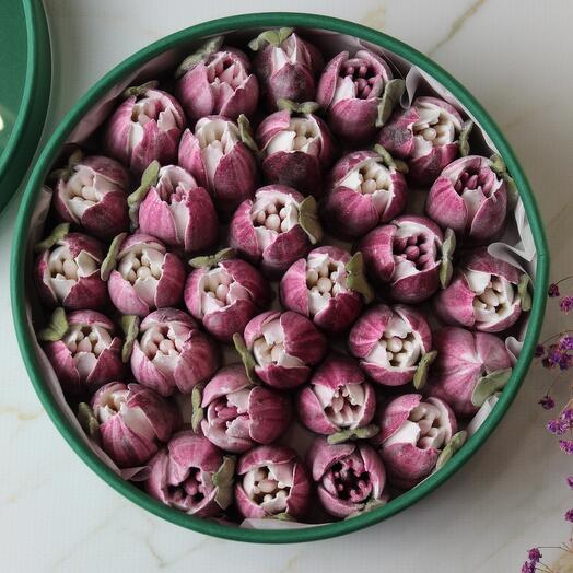 Зефирные тюльпаны в круглой коробке 18см