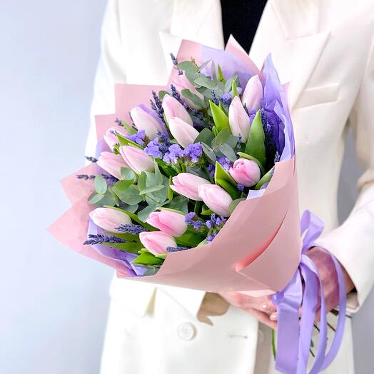 Розовые тюльпаны в оформлении. Букет 243