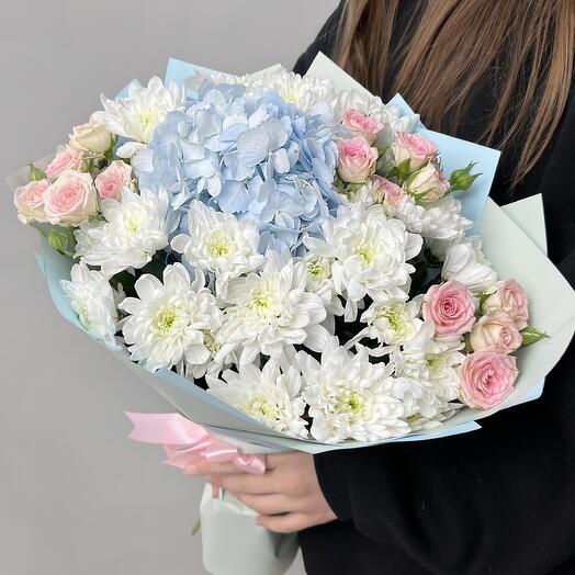 Букет из кустовых роз, хризантем и гортензии (FW0150)