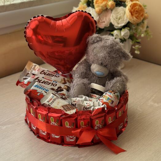 Набор конфет с мишкой и шариком на день Валентина