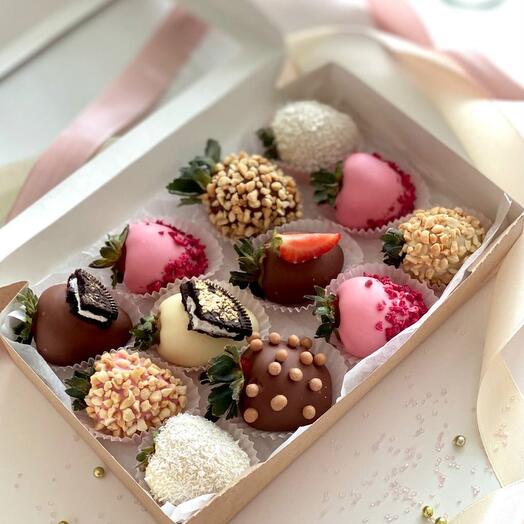 Caja de fresas en chocolate "Surtido" (12 piezas)