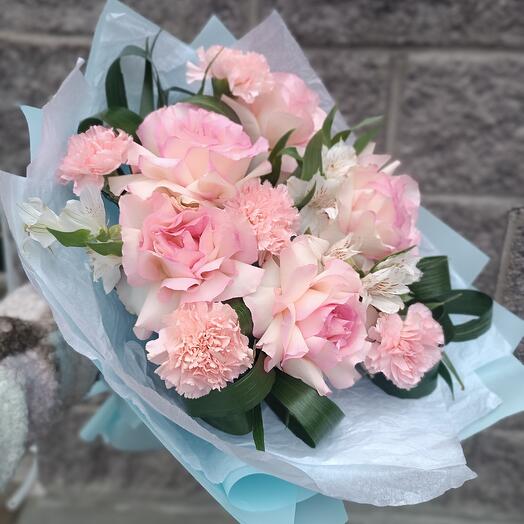 Ramo de rosas francesas y Dianthus