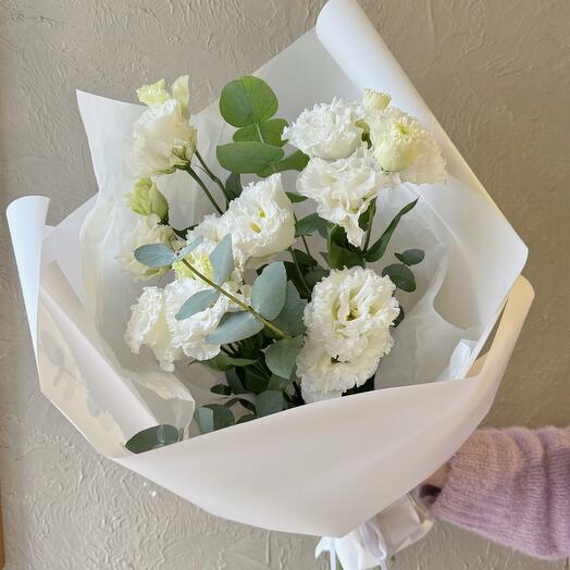 Моно-букет комплимент белой эустомы