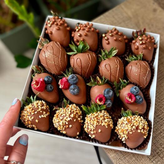 Strawberries in milk chocolate " milk"