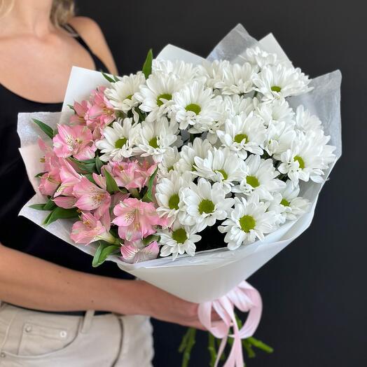 Ramo de crisantemos de manzanilla y alstroemeria