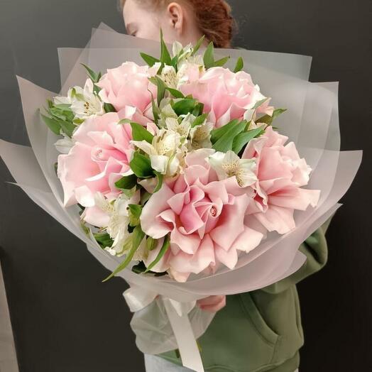 Ramo de rosas francesas y alstroemeria