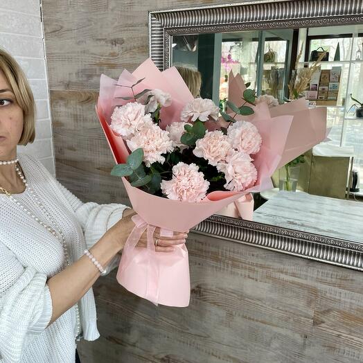 Диантусы и эвкалипт стойкий букет