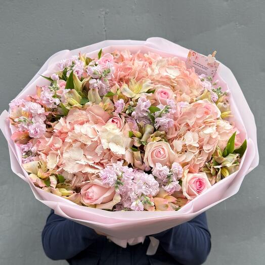 A delicate spring bouquet