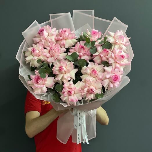 Букет Французских роз «Мандала» эвкалипт