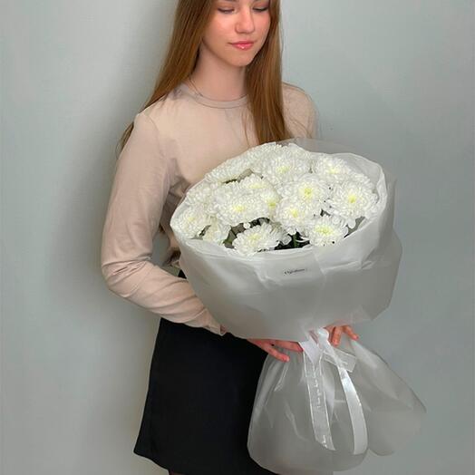 Bouquet of white bush chrysanthemums