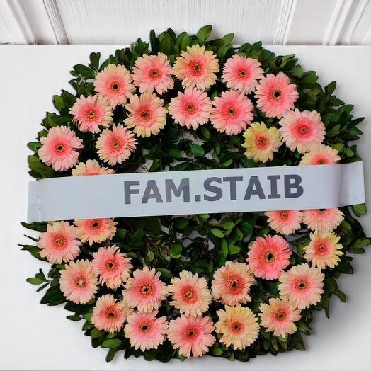 Pembe Gerbera Çiçekli Cenaze Çelengi – Anma ve Taziye Simi̇di
