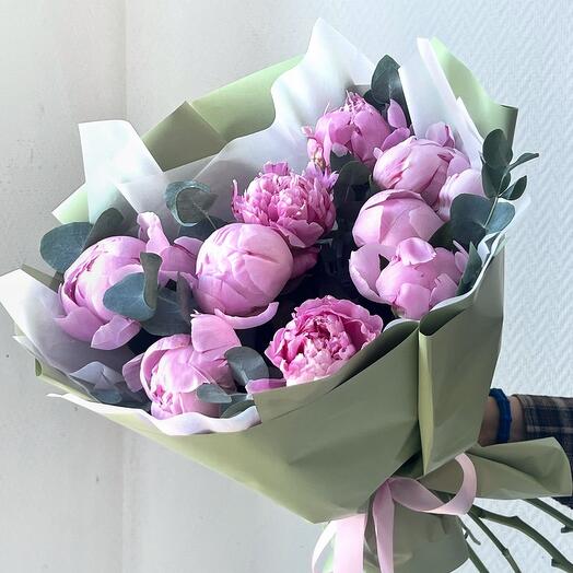 Розовые пионы с эвкалиптом 🌿