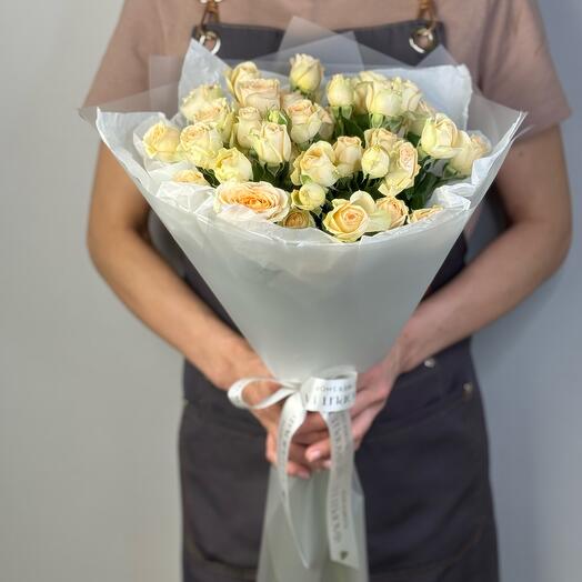 Кустовые розы кремовые 7 шт монобукет