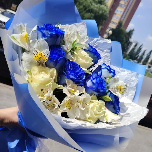Букет с синими розами