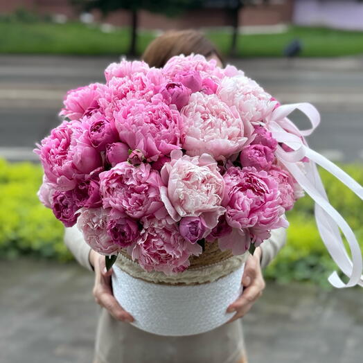 💓хит сезона💓 Корзина с пионами и кустовыми розами