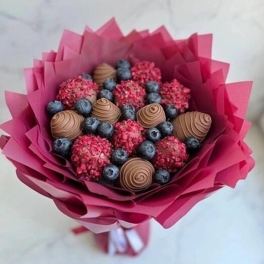 Букет из клубники в шоколаде Малиновый закат mini