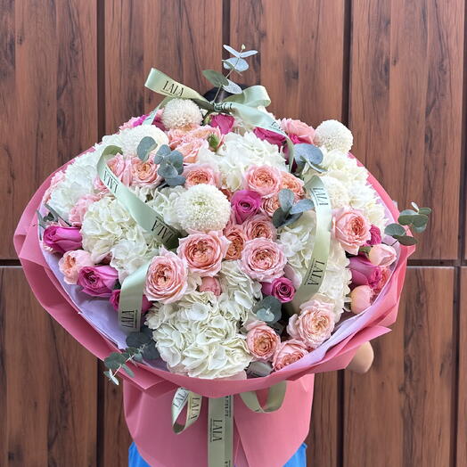 Евро-букет из белыми гортензии