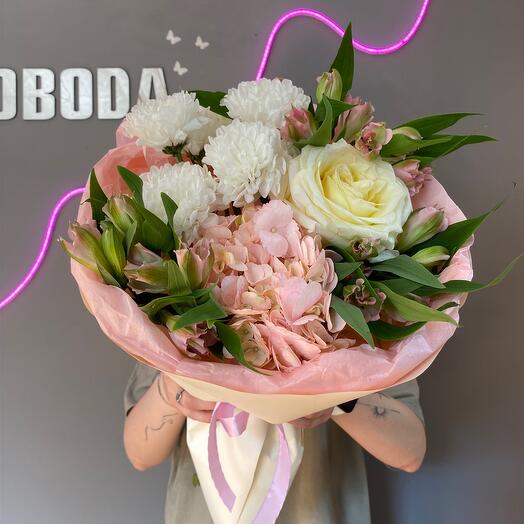 Нежный сборный букет с гортензией и альстромерией💐🌸