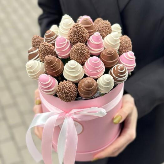 Бокс 16 с клубникой в шоколаде Morning