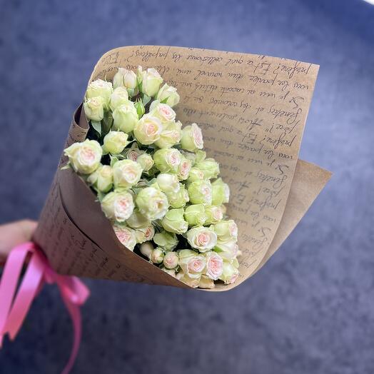 9 нежно розовых кустовых роз