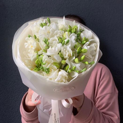 Букет из белой ароматной фрезии «Пух»
