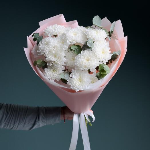 Милый букет комплимент, кустовые хризантемы Алтай и эвкалипт