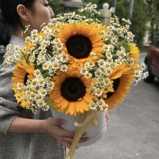 Цветы в коробке подсолнух