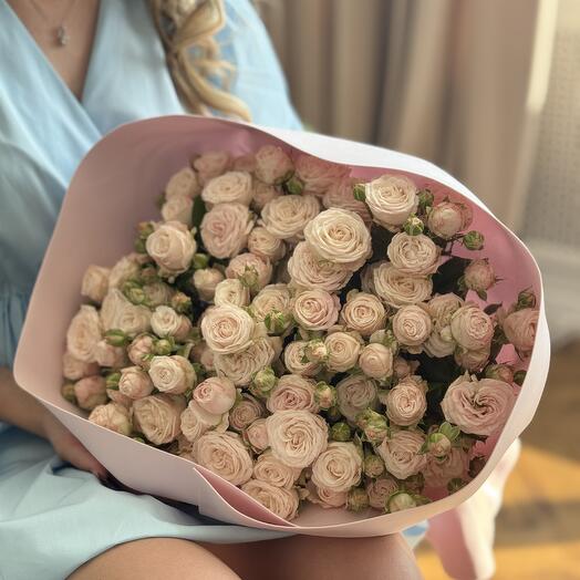 Монобукет из кустовых пышных роз