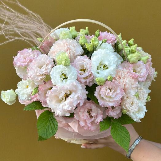 Корзина с эустомой 🌸